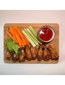 Крылья барбекю в кунжуте с морковью и сельдереем